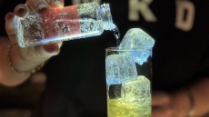 Naked Athens: Μια «γυμνή» απολαυστική εμπειρία στην πλατεία Αγίας Ειρήνης