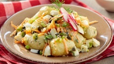 Σαλάτες εποχής: 20 δροσερές ιδέες για το τάπερ του γραφείου