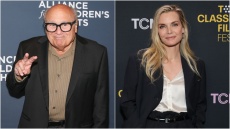 Ο Ντάνι ΝτεΒίτο παραδέχτηκε ότι ποθούσε τη Μισέλ Φάιφερ στα γυρίσματα του Batman Returns - «Ήταν μια θεά, τη λιμπιζόμουν»