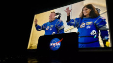 Σε πλήρη φόρμα οι αστροναύτες της NASA που είχαν μείνει 9 μήνες στο διάστημα, αντί 8 ημερών