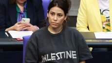 Η πρόεδρος της Μπούντεσταγκ απέβαλε βουλευτή που φορούσε μπλούζα με την λέξη «Παλαιστίνη»
