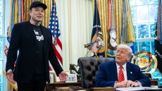 Ο Μασκ καλύτερα να μείνει μακριά από την πολιτική, δήλωσε ο υπουργός Οικονομικών των ΗΠΑ