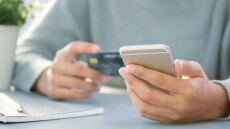 Τηλεφωνικές απάτες και στη Γερμανία: Πατέρας και κόρη παγίδευσαν δύο φορές δήθεν αστυνομικούς που ζητούσαν χιλιάδες ευρώ
