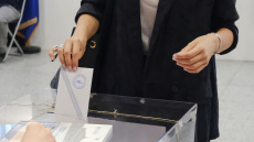 Δημοσκόπηση GPO: Στο 25,7% ανέβηκε η ΝΔ, παραμένει οριακά δεύτερη η Πλεύση - Δένδιας, Πιερρακάκης οι δημοφιλέστεροι υπουργοί