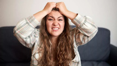 Είστε διαρκώς θυμωμένοι; Γιατί σας συμβαίνει αυτό και πώς να το διορθώσετε
