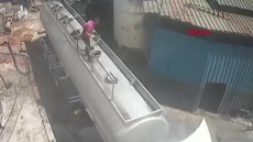 Τουρκία: Άνοιξε καπάκι βυτιοφόρου με το τσιγάρο στο στόμα - Η έκρηξη τον εκσφενδόνισε μέτρα μακριά