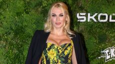 Κωνσταντίνα Σπυροπούλου: Σε καλοκαιρινή διάθεση η παρουσιάστρια - Η φωτογραφία με τους γιους της στην παραλία