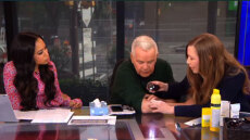 Η σοκαριστική στιγμή που παρουσιαστής στις ΗΠΑ μαθαίνει στον αέρα ότι έχει καρκίνο του δέρματος - Δείτε βίντεο