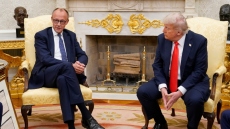 Το... άκομψο σχόλιο του Τραμπ στον Μερτς για την Απόβαση στη Νορμανδία: «Εκείνη η μέρα δεν ήταν ευχάριστη για σας»