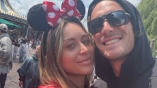 Χαλαρές στιγμές για Τσιτσιπά και Μπαντόσα στην Disneyland στο Παρίσι - Φωτογραφίες 