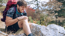 Από ποια ηλικία ξεκινούν τα προβλήματα στα γόνατα – Θα εκπλαγείτε με την απάντηση
