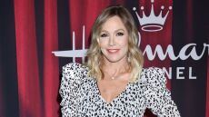 Η Τζένι Γκαρθ φωτογραφίζεται με εσώρουχα για πρώτη φορά στα 53 της: «Δεν έχω νιώσει ποτέ πιο άνετα με τον εαυτό μου»