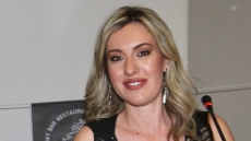 Πόπη Δομάζου: Ο πατέρας μου είχε κινήσει τη διαδικασία, γράφει για την κατοχύρωση της εμπορικής ονομασίας «Μίμης Δομάζος»
