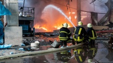 Ρωσικός βομβαρδισμός σε εμπορικό κέντρο της Ουκρανίας: Νεκροί και τραυματίες σε επίθεση κατά αμάχων