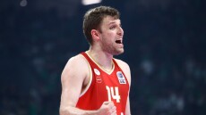 Βεζένκοβ: «Θέλουμε άλλη μία νίκη, πρέπει να την κάνουμε την Κυριακή» - Βίντεο 