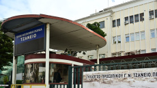 «Δεν μας ζήτησε συγγνώμη ο βοηθός νοσηλευτή, δεν τον έχουμε δει» ξεσπά ο γιος της 62χρονης που δίνει μάχη για τη ζωή της στο Τζάνειο