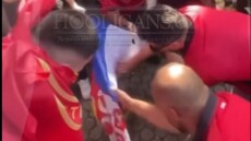  Αλβανοί οπαδοί έσκισαν σημαία της Σερβίας στα Τίρανα - Βίντεο 