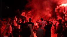 Ολυμπιακός: Εκατοντάδες οπαδοί υποδέχτηκαν την ομάδα στο ΣΕΦ μετά το διπλό στο ΟΑΚΑ - Αποθεώθηκαν οι Αγγελόπουλοι - Βίντεο, φωτογραφίες 