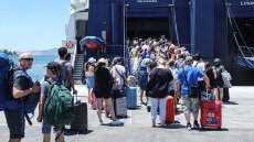 Κορυφώθηκε η έξοδος των εκδρομέων με σημαντική επιβατική κίνηση από τα μεγάλα λιμάνια της Αττικής - 13.810 επιβάτες το Σάββατο στον Πειραιά