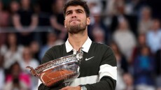 Roland Garros 2025: Ο Αλκαράθ διατήρησε το στέμμα του, 3-2 σετ τον Σίνερ με επική ανατροπή μετά από μάχη 5,5 ωρών! - Βίντεο

