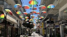  Σούπερ μάρκετ σήμερα (9/6): Τι ισχύει για τα καταστήματα την αργία του Αγίου Πνεύματος