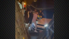 Βίντεο με το άγριο ξύλο σε υπάλληλο καθαριότητας στην Κυψέλη: Τον χτύπαγαν τρεις, επειδή ήθελαν να περάσουν το απορριμματοφόρο