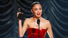 Η Νικόλ Σέρζινγκερ κέρδισε το πρώτο της Tony για το ντεμπούτο της στο Μπρόντγουεϊ - «Μην τα παρατάτε», δήλωσε 