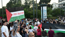 Έπεσαν μολότοφ στην πορεία διαμαρτυρίας στην πρεσβεία του Ισραήλ για το Madleen - Δείτε βίντεο και φωτογραφίες