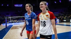 VNL: Η 36χρονη Τσέχα, Έλενα Γκρόζερ αντιμετώπισε την 18χρονη Γερμανίδα θετή της κόρη, Λεάνα