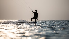 Τραγωδία στη Ρόδο: Νεκρή 31χρονη που έκανε kitesurfing