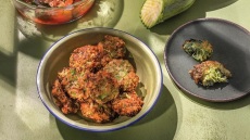 9 εύκολες συνταγές για νόστιμους κολοκυθοκεφτέδες