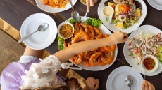 10 τρόποι να πείσουμε τα παιδιά μας να φάνε θαλασσινά