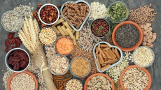 Το παντοδύναμο τρόφιμο που «διώχνει» τα παντοτινά χημικά από τον οργανισμό
