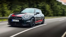 Η AC Schnitzer περιποιείται το ηλεκτρικό Mini Cooper 