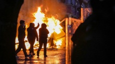 Δεύτερη νύχτα ταραχών στη Βόρεια Ιρλανδία μετά από σεξουαλική επίθεση σε έφηβη - Δείτε βίντεο