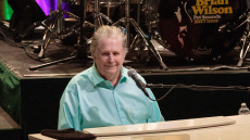 Πέθανε ο Μπράιαν Γουίλσον, ο θρυλικός συνθέτης των Beach Boys
