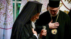 Αληθινός ποιμένας της αλήθειας και της αγάπης ο Οικουμενικός Πατριάρχης, λέει ο Αρχιεπίσκοπος Ελπιδοφόρος