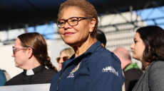 Ταραχές στο Λος Άντζελες: Φταίει ο Λευκός Οίκος, λέει η δήμαρχος - «Είμαστε πείραμα για να δουν πόσο μακριά θα το πάνε»
