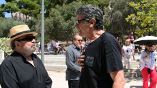 Πλήθος κόσμου στο τελευταίο «αντίο» στον Βασίλη Παπαβασιλείου
