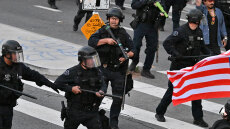 Ταραχές στο Λος Άντζελες: Έτοιμοι να αναπτυχθούν οι πεζοναύτες, αλλά χωρίς αληθινά πυρομαχικά- Μαζικές συλλήψεις από την αστυνομία