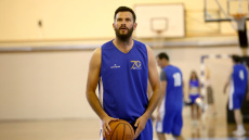 «Μια ιστορία που ποτέ δεν θα τελειώσει» - Ανανέωσε με τον Ηλυσιακό ο 44χρονος Αντώνης Φώτσης 