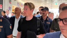 Ντε Μπρόινε: Διακόσιοι οπαδοί της Νάπολι τον υποδέχθηκαν στη Ρώμη