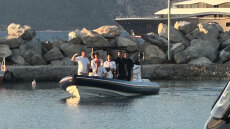 Οι διακοπές του Μαρκ Ζούκερμπεργκ στο Αλεποχώρι με την θαλαμηγό του αξίας $400 εκατ. - Δείτε φωτογραφίες 