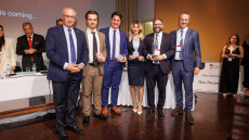 Φοιτητές του ΟΠΑ σάρωσαν στη Βαρσοβία: Πρώτοι στον κόσμο σε Διαγωνισμό Διαπραγματεύσεων
