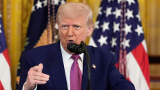 Τραμπ: Περιμένουμε την απάντηση του Ιράν, αν χρειαστεί θα υπερασπιστούμε το Ισραήλ