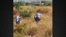 Μάνδρα: Επιχείρηση της ΕΛΑΣ σε καταυλισμό - Ξήλωσαν καλώδιο 150 μ. που είχαν τραβήξει από κολώνα φωτισμού για να κλέβουν ρεύμα