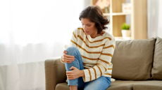 Οστεοαρθρίτιδα γόνατος: Η ανακούφιση του πόνου ξεκινά από το κεφάλι – Πρωτοποριακή μελέτη
