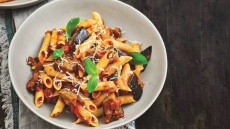 Η συνταγή της ημέρας. Πέννες αλά νόρμα από τη Σικελία. Το μενού της εβδομάδας (16/6 έως 22/6)