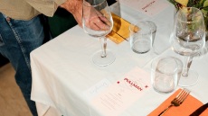 Pullman: Ένα νόστιμο κοινωνικό πείραμα στην Αθήνα