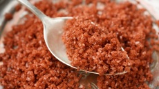 Γνωρίζετε το κόκκινο αλάτι; Οι αλυκές της Ελλάδας και όλα τα είδη